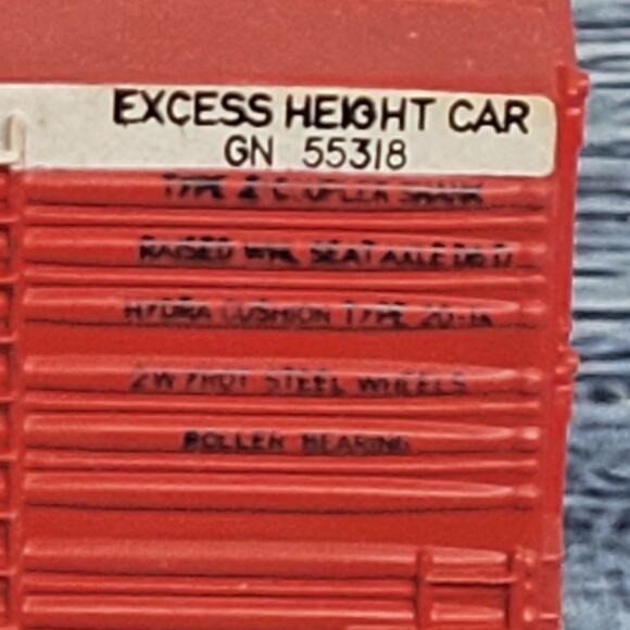 H.O scale Great Northern Hydra cushion box car/car hauler red and white - Picture 4 of 9